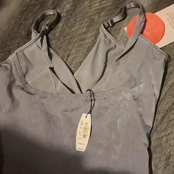 VICTORIA SECRET PUSH-UP SHAPING SLIP WITH ATTACHED PANTY SIZE S - Picture 3 of 5